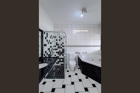 Casa de condomínio para alugar com 400m², 3 quartos e sem vaga Casa de condomínio para alugar com 400m², 3 quartos e sem vagaBanheiro da Suíte