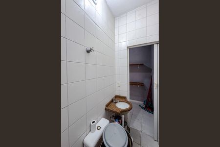 Casa de condomínio para alugar com 400m², 3 quartos e sem vaga Casa de condomínio para alugar com 400m², 3 quartos e sem vagaBanheiro de serviço