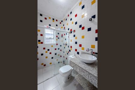 Casa de condomínio para alugar com 400m², 3 quartos e sem vaga Casa de condomínio para alugar com 400m², 3 quartos e sem vagaBanheiro da Suíte 2