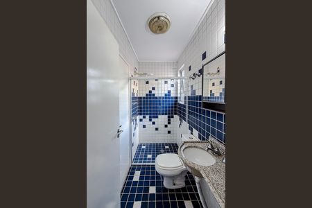 Casa de condomínio para alugar com 400m², 3 quartos e sem vaga Casa de condomínio para alugar com 400m², 3 quartos e sem vagaBanheiro da Suíte 3