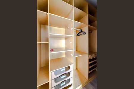 Casa de condomínio para alugar com 400m², 3 quartos e sem vaga Casa de condomínio para alugar com 400m², 3 quartos e sem vagaQuarto 1 - Suíte