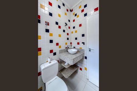 Casa de condomínio para alugar com 400m², 3 quartos e sem vaga Casa de condomínio para alugar com 400m², 3 quartos e sem vagaBanheiro da Suíte 2