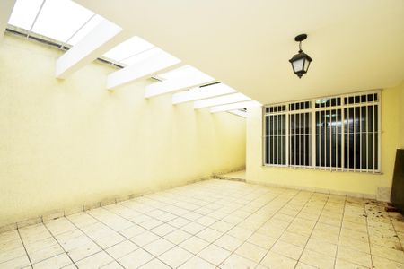 Casa para alugar com 200m², 3 quartos e 2 vagas Casa para alugar com 200m², 3 quartos e 2 vagasÁrea Externa