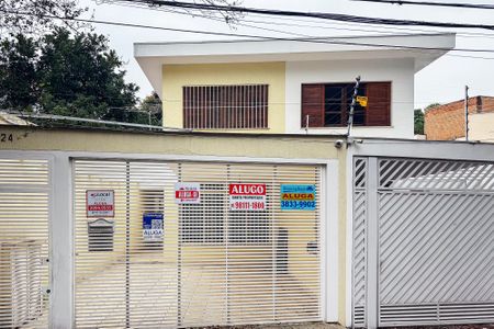 Casa para alugar com 200m², 3 quartos e 2 vagas Casa para alugar com 200m², 3 quartos e 2 vagasFachada