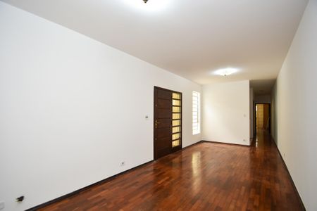 Casa para alugar com 200m², 3 quartos e 2 vagas Casa para alugar com 200m², 3 quartos e 2 vagasSala