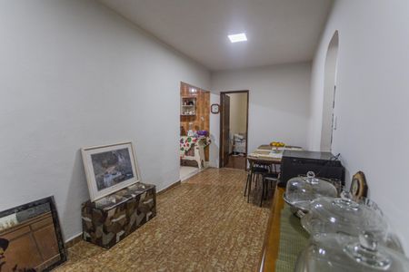 Casa à venda com 360m², 6 quartos e 1 vaga Casa à venda com 360m², 6 quartos e 1 vagaSala