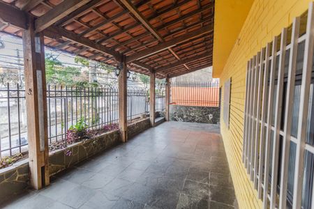 Casa à venda com 360m², 6 quartos e 1 vaga Casa à venda com 360m², 6 quartos e 1 vagaVaranda/Entrada
