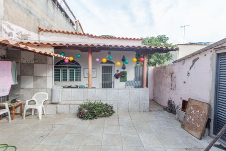 Casa à venda com 360m², 6 quartos e 1 vaga Casa à venda com 360m², 6 quartos e 1 vagaCasa de Fundos 1