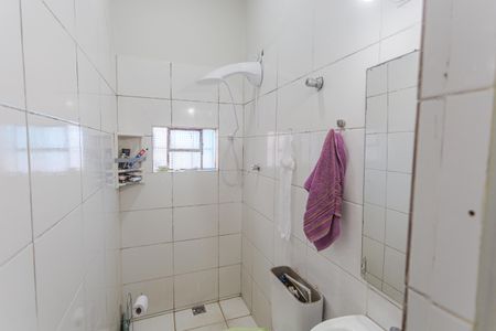 Casa à venda com 360m², 6 quartos e 1 vaga Casa à venda com 360m², 6 quartos e 1 vagaBanheiro da Suíte da Casa de Fundos 1