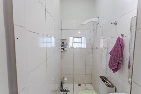 Casa à venda com 360m², 6 quartos e 1 vaga Casa à venda com 360m², 6 quartos e 1 vagaBanheiro da Suíte da Casa de Fundos 1