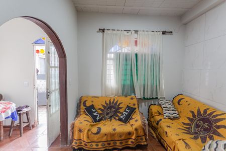 Casa à venda com 360m², 6 quartos e 1 vaga Casa à venda com 360m², 6 quartos e 1 vagaSala da Casa de Fundos 1