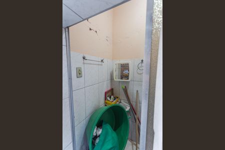 Casa à venda com 360m², 6 quartos e 1 vaga Casa à venda com 360m², 6 quartos e 1 vagaBanheiro de serviço