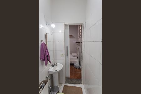 Casa à venda com 360m², 6 quartos e 1 vaga Casa à venda com 360m², 6 quartos e 1 vagaBanheiro da Suíte da Casa de Fundos 1