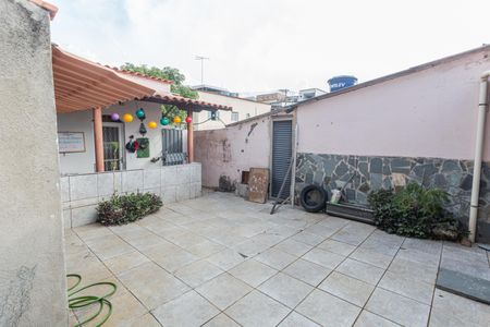 Casa à venda com 360m², 6 quartos e 1 vaga Casa à venda com 360m², 6 quartos e 1 vagaQuintal da Casa Principal
