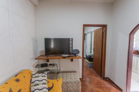 Casa à venda com 360m², 6 quartos e 1 vaga Casa à venda com 360m², 6 quartos e 1 vagaSala da Casa de Fundos 1