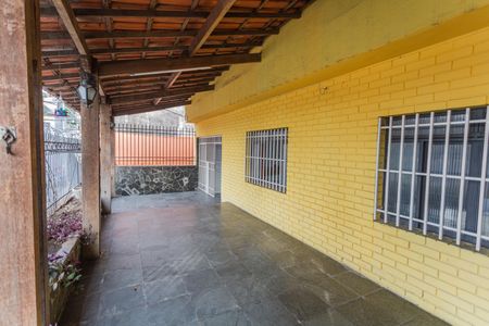 Casa à venda com 360m², 6 quartos e 1 vaga Casa à venda com 360m², 6 quartos e 1 vagaVaranda/Entrada