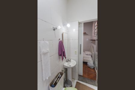 Casa à venda com 360m², 6 quartos e 1 vaga Casa à venda com 360m², 6 quartos e 1 vagaBanheiro da Suíte da Casa de Fundos 1