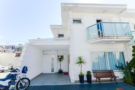 Casa de condomínio para alugar com 127m², 3 quartos e 3 vagasFachada da casa