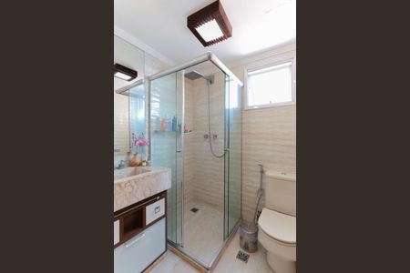 Apartamento à venda com 74m², 2 quartos e 2 vagasBanheiro da suíte