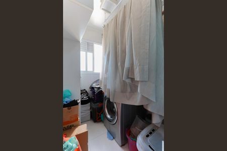 Apartamento à venda com 74m², 2 quartos e 2 vagasÁrea de serviço