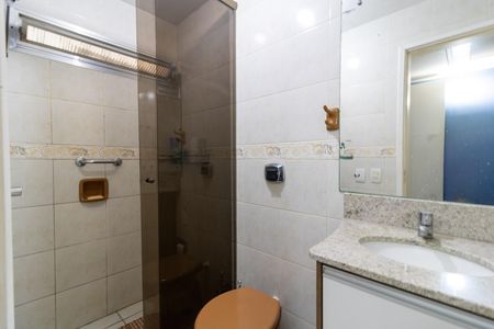 Banheiro de apartamento para alugar com 2 quartos, 50m² em Nonoai, Porto Alegre