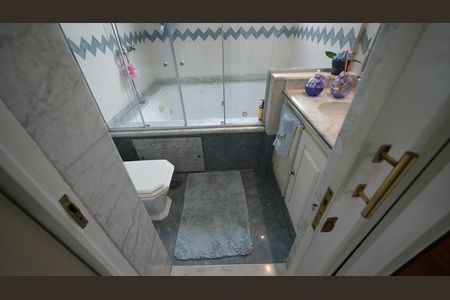 Apartamento à venda com 143m², 3 quartos e 2 vagasBanheiro da Suíte 1