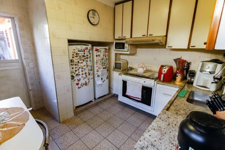 Cozinha - Armários de casa à venda com 3 quartos, 140m² em Vila Morse, São Paulo