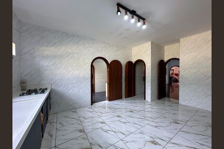 Casa de condomínio para alugar com 435m², 5 quartos e 5 vagas Casa de condomínio para alugar com 435m², 5 quartos e 5 vagasCozinha
