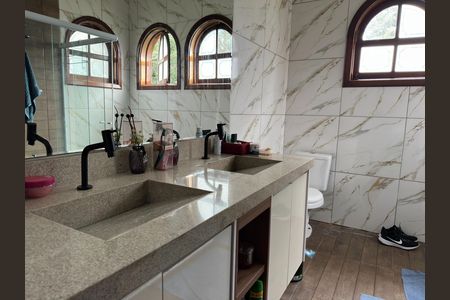 Casa de condomínio para alugar com 435m², 5 quartos e 5 vagas Casa de condomínio para alugar com 435m², 5 quartos e 5 vagasBanheiro da Suíte 1