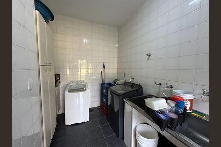 Casa de condomínio para alugar com 435m², 5 quartos e 5 vagas Casa de condomínio para alugar com 435m², 5 quartos e 5 vagasÁrea de Serviço