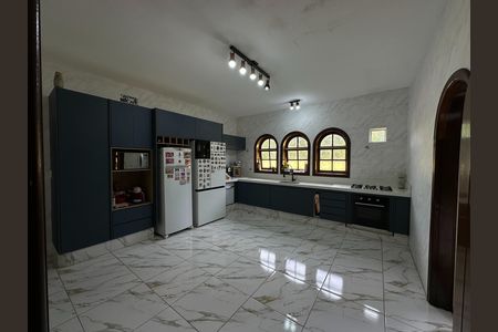 Casa de condomínio para alugar com 435m², 5 quartos e 5 vagas Casa de condomínio para alugar com 435m², 5 quartos e 5 vagasCozinha - Armários