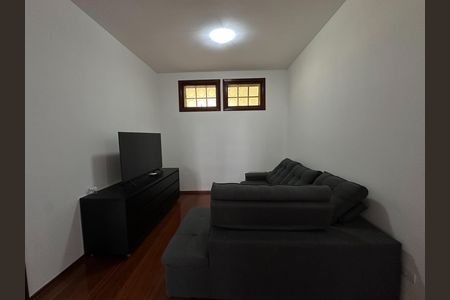 Casa de condomínio para alugar com 435m², 5 quartos e 5 vagas Casa de condomínio para alugar com 435m², 5 quartos e 5 vagasSala de TV