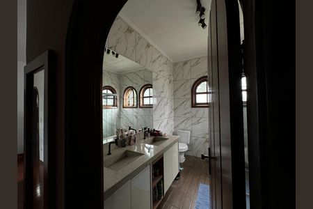 Casa de condomínio para alugar com 435m², 5 quartos e 5 vagas Casa de condomínio para alugar com 435m², 5 quartos e 5 vagasBanheiro da Suíte 1