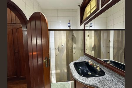 Casa de condomínio para alugar com 435m², 5 quartos e 5 vagas Casa de condomínio para alugar com 435m², 5 quartos e 5 vagasBanheiro Corredor