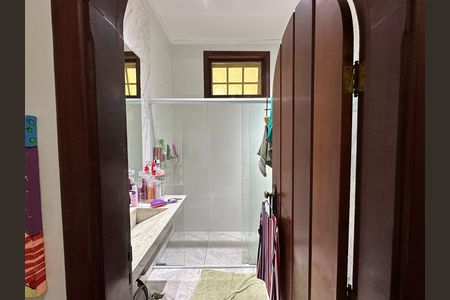 Casa de condomínio para alugar com 435m², 5 quartos e 5 vagas Casa de condomínio para alugar com 435m², 5 quartos e 5 vagasBanheiro da Suíte 2
