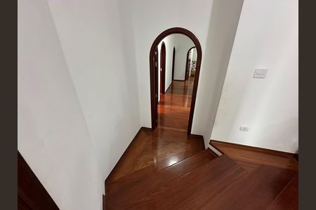 Casa de condomínio para alugar com 435m², 5 quartos e 5 vagas Casa de condomínio para alugar com 435m², 5 quartos e 5 vagasCorredor