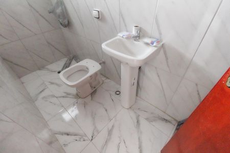Banheiro de casa para alugar com 2 quartos, 50m² em Vila Americana, São Paulo
