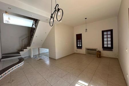 Sala de casa de condomínio para alugar com 3 quartos, 350m² em Loteamento Villa Branca, Jacareí