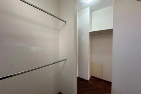 Casa de condomínio para alugar com 350m², 3 quartos e 4 vagas Casa de condomínio para alugar com 350m², 3 quartos e 4 vagasQuarto