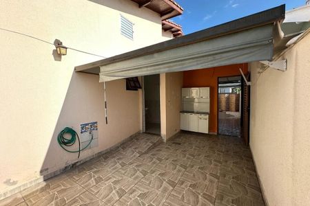 Casa de condomínio para alugar com 350m², 3 quartos e 4 vagas Casa de condomínio para alugar com 350m², 3 quartos e 4 vagasÁrea de serviço