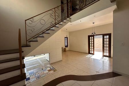 Casa de condomínio para alugar com 350m², 3 quartos e 4 vagas Casa de condomínio para alugar com 350m², 3 quartos e 4 vagasSala