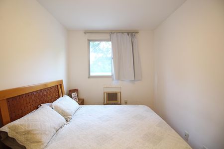 Quarto de apartamento à venda com 1 quarto, 68m² em Barra Olímpica, Rio de Janeiro