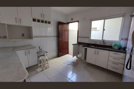 Casa à venda com 4 quartos, 165m² em Vila Aricanduva, São Paulo