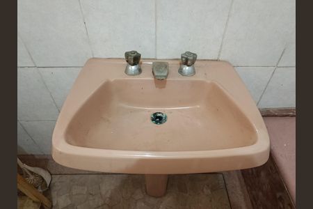 Casa para alugar com 240m², 2 quartos e 1 vagaBanheiro