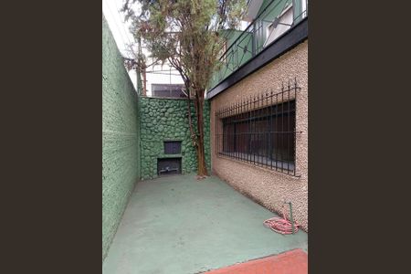 Casa para alugar com 240m², 2 quartos e 1 vagaFrente