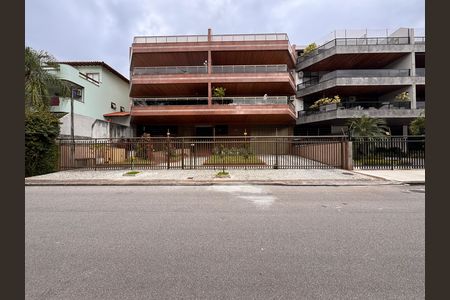 Apartamento para alugar com 90m², 3 quartos e 2 vagas Apartamento para alugar com 90m², 3 quartos e 2 vagasFachada