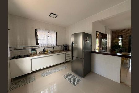 Casa à venda com 220m², 2 quartos e 2 vagas