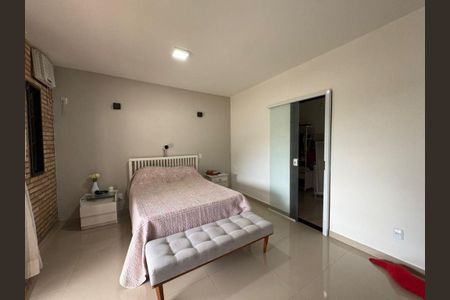 Casa à venda com 220m², 2 quartos e 2 vagas