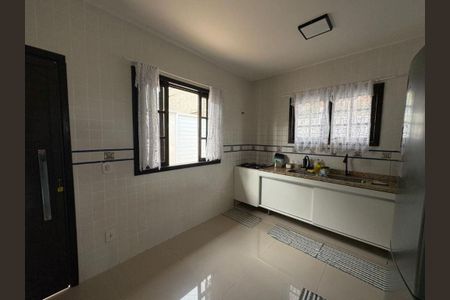 Casa à venda com 220m², 2 quartos e 2 vagas