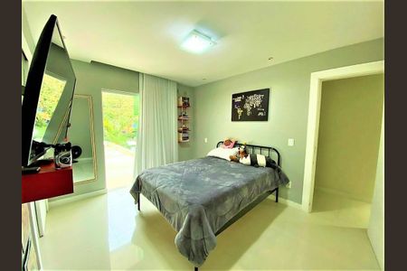 Casa à venda com 4 quartos, 430m² em Vargem Pequena, Rio de Janeiro